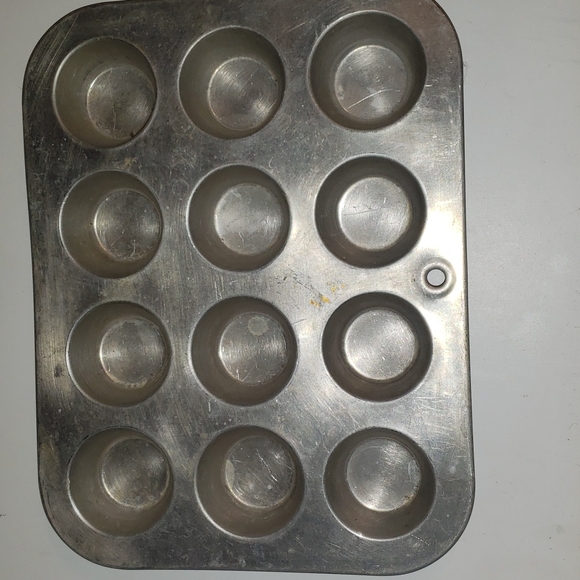 Vintage Metal Baking Set Muffin Baking Pan/ 2 Jell O Mold/ Aluminum Strainer - Picture 4 of 8